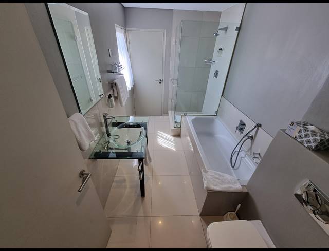 2 BEDROOM APARTMENT FOR SALE IN TABLE VIEW